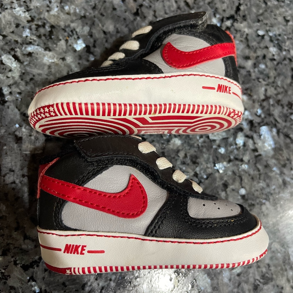 RARE🔥 Nike Air Baby Force Sz 2C Black White Red Sneakers 325337-002 '12 Infant